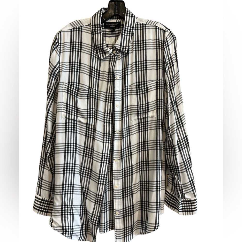 Banana Republic Black and White Plaid Button-Up Shirt Boyfriend Fit Size Large